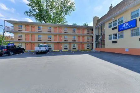 Media Inn & Suites Отели в г. Суортмор