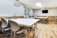 뉴 리치먼드의 핫텁 있는 '러브 레이크 리트리트! - 2성급