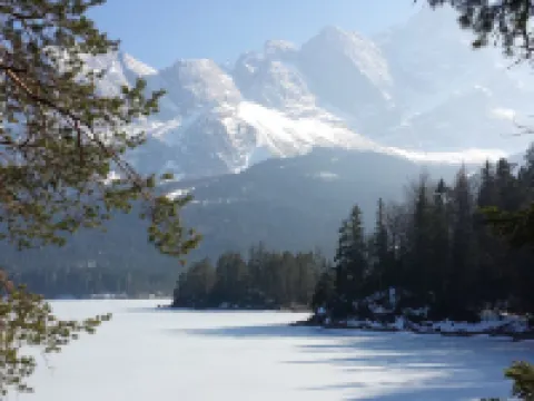 ลันด์เฮาส์ ชไตน์เบรค โรงแรมในGrainau