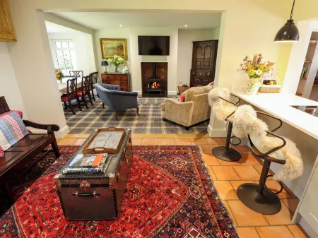 Moon Field Lodge Отели рядом с достопримечательностью «The House»