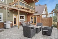 Five Peaks Home with Soaking Tub