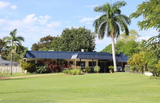 鄉間之路汽車旅館