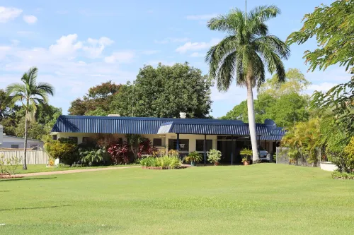Country Road Motel فنادق في تشارترز تاورز