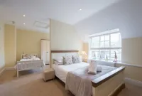 The Lodge at Broadway Hotels in Broadway