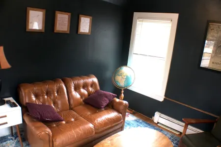 Cozy Pet Friendly House Next To Train Отели в г. Кантон