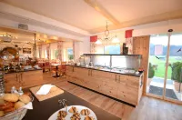 Hotel Cafe Fuggerhof - Breakfast