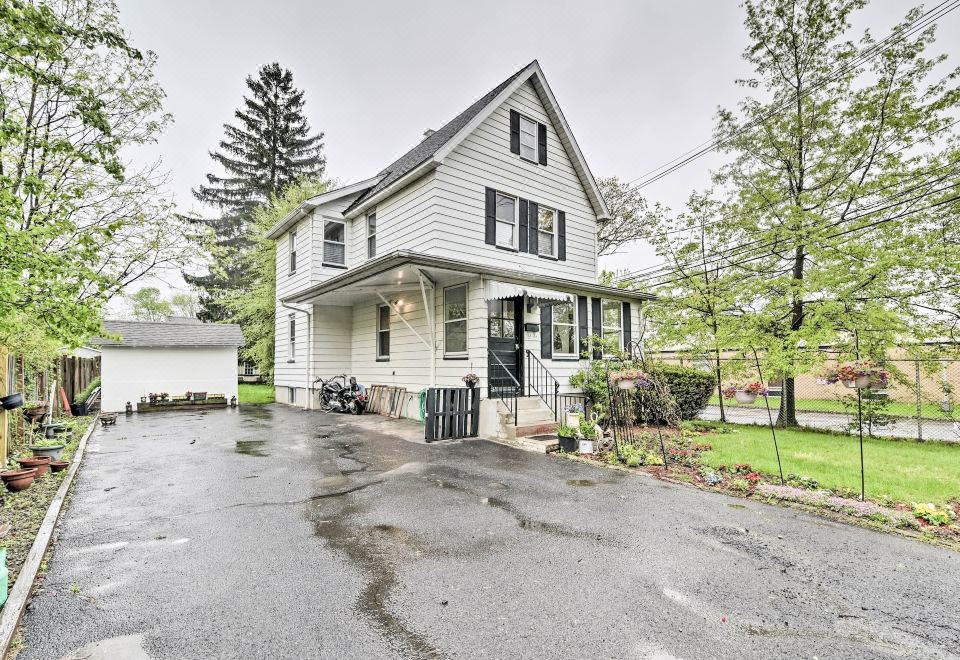 Millburn House w/ Deck - Walk to NYC Transit! - Housity