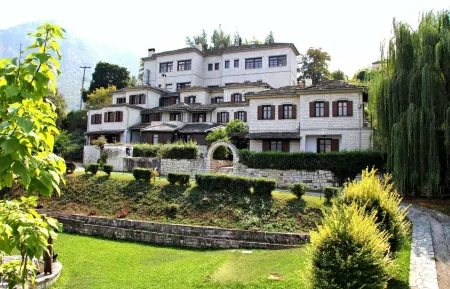 Hotel Taxiarches Отели в г. Коница