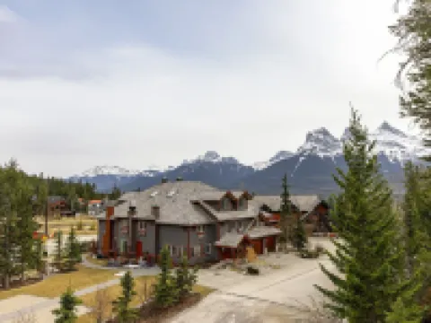 Creekside Villa Hotels in Canmore