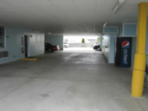 Atlantic Breeze Suites Hotels in Hampton