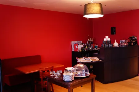 Cit'Hotel du Port Rhu Отели в г. Плоеван