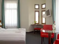 فرستنهوف آم باوهاوس فايمار Hotels near متحف نحلة