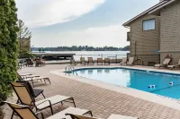 Capt. Thomson's Resort - parking