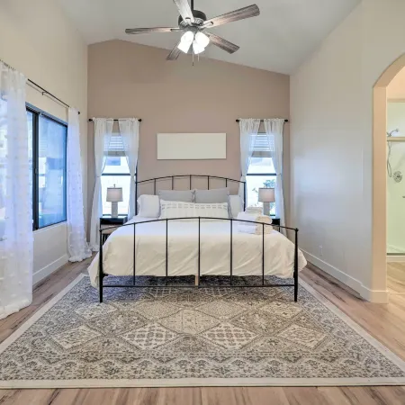 Sunlit Peoria Gem w/ Yard: Hike, Golf & Explore!