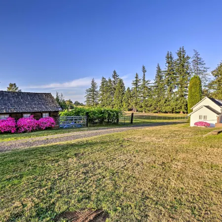 Ferndale Cottage on Private 20 Acre Farm!
