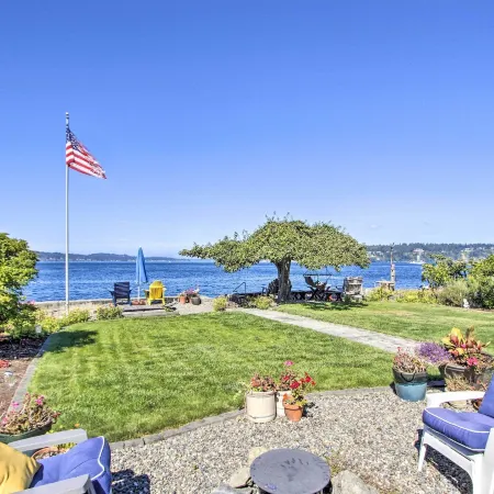 Fire Pit, Views and Beach Access Waterfront Escape!