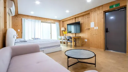 Pol Lip House