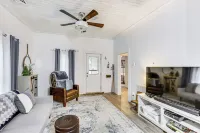 Cozy Carterville Home: 3 Mi to Crab Orchard Lake! - 2-Star