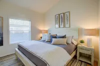 Chic Summer House Cottage Walk to Ocean! - Wi-Fi