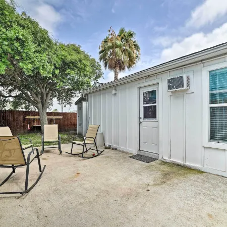 Bayfront Deck: 'Casa Pescadores' Rockport Escape