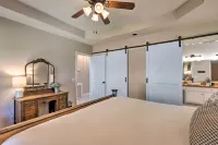 Private Pool & Deck: Quiet Countryside Escape - parking