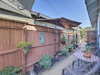 Charming Craftsman Cottage with Garden and Hot Tub! Hotels in Fullerton