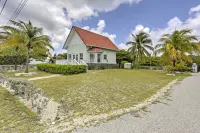Lovely 'Sea Dreams Villa' w/ Private Beach & Deck! - parcheggio