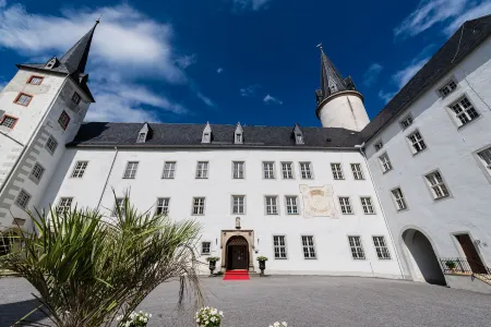 Schloss Purschenstein Отели в г. Нойхаузен