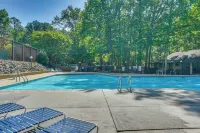 Stylish Durham Townhome < 5 Mi to Downtown!