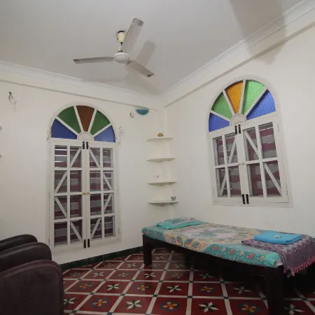 Holi-Wood Guesthouse