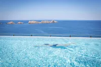 Royal Blue Hotel - Romantic
