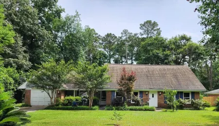 Beautiful Island Home with hot tub