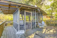 6 Mi to Manatee Springs! Family Riverfront Getaway - Homestays