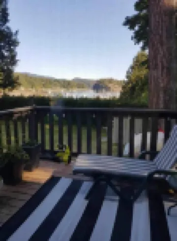Bayview mobile, brightly renovated , ocean view, close to amenities .