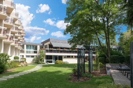 Hôtel Diana Restaurant & Spa by HappyCulture Отели в г. Элиженбер