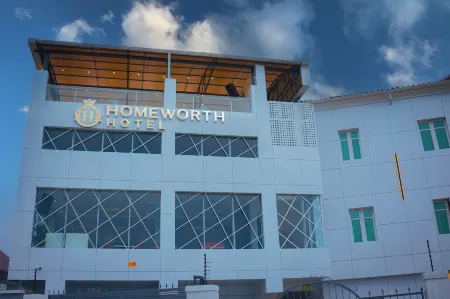 HomeWorth Hotel Отели рядом с достопримечательностью «Элеко Бич»