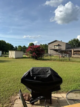 The Hideout<Br>Less Than 5 Minutes from Lake Palestine. Seventy Five a nt.