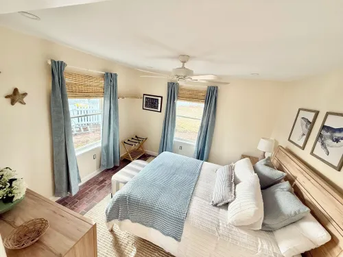 Dog Friendly! Booking 2026!! Sleeps7, 1 mile 2 beach
