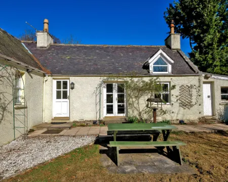 Corrennie School Cottage Hotels in Inverurie