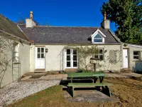 Corrennie School Cottage Hotels in 