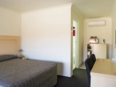 Cherry Blossom Motor Inn Hotels in Young