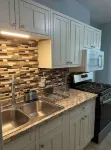 Beautiful furnished 2 bdr great location Elmwood