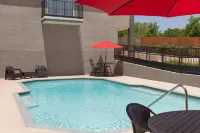 Days Inn by Wyndham Suites Fredericksburg - piscina