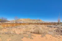 13 Mi to Lake Powell: Mtn-View Home w/ Deck & BBQ - WiFi
