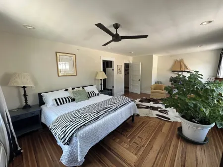 Walking Distance To Shops, Restaurants And  Footbridge