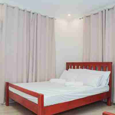 Modern Tropical 2BR Villa Pool Retreat in Amadeo Rooms
