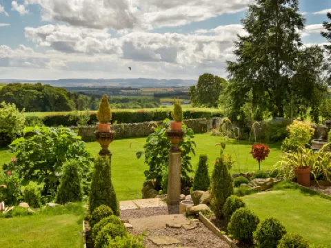 Glenquiech House Hotels in 