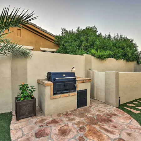 Heated Pool + Putting Green: Luxe Gilbert Home Отели в г. Гилберт