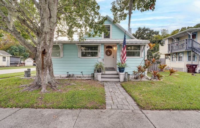 Family Home with Private Pool Yard Only 24 Mi to Disney