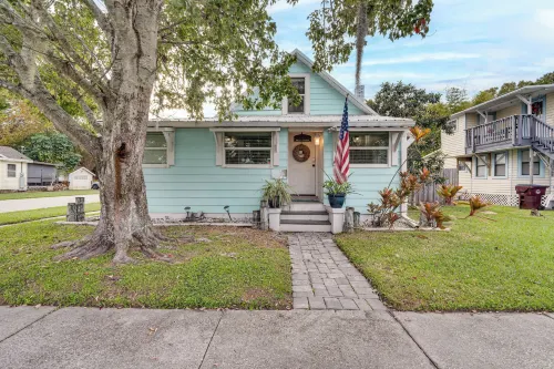 Family Home with Private Pool Yard Only 24 Mi to Disney - WiFi